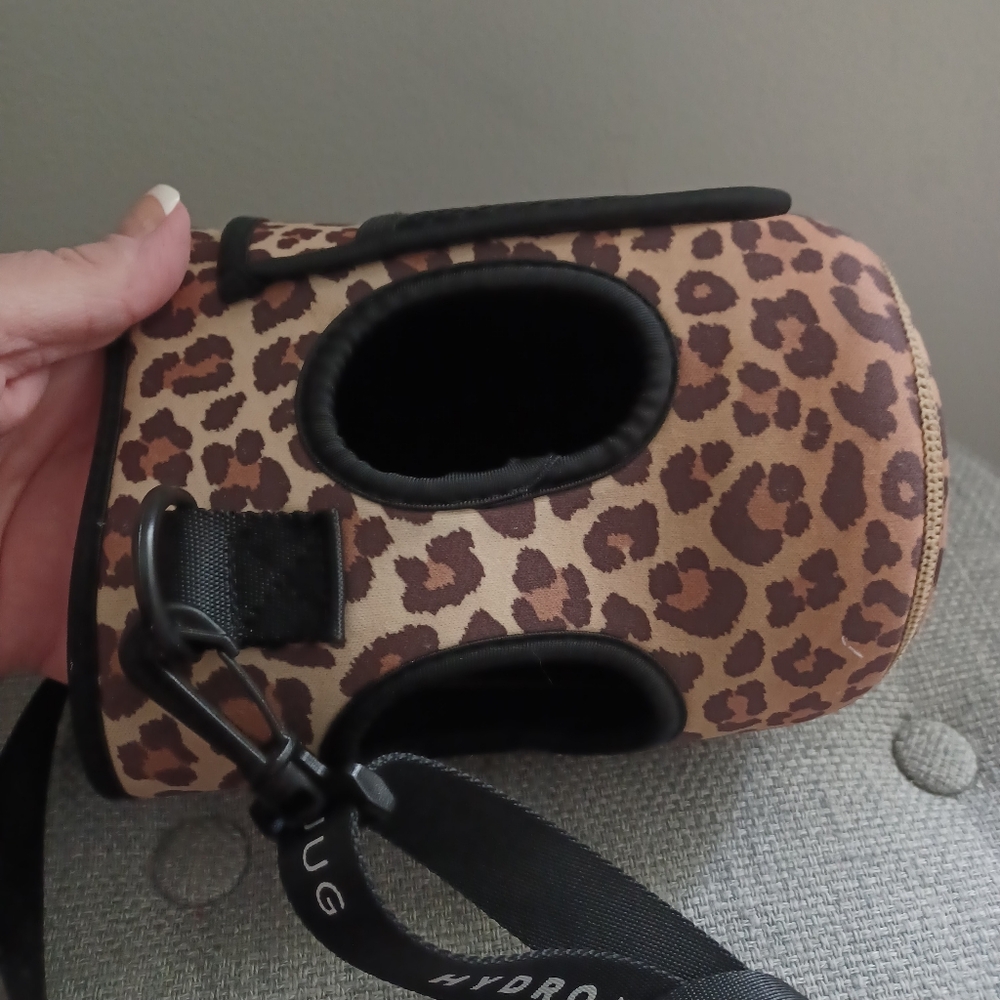 HydroJug Premium Neoprene Crossbody water jug Carrier - Picture 3 of 4